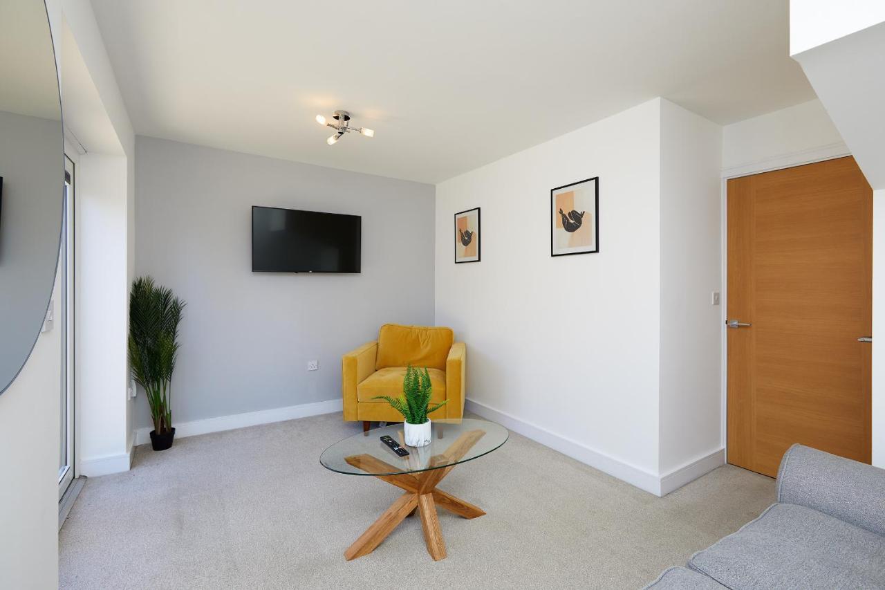 2 Bed Premium House - Driveway Parking - Royal Hospital 3 Mins Apartamento *
