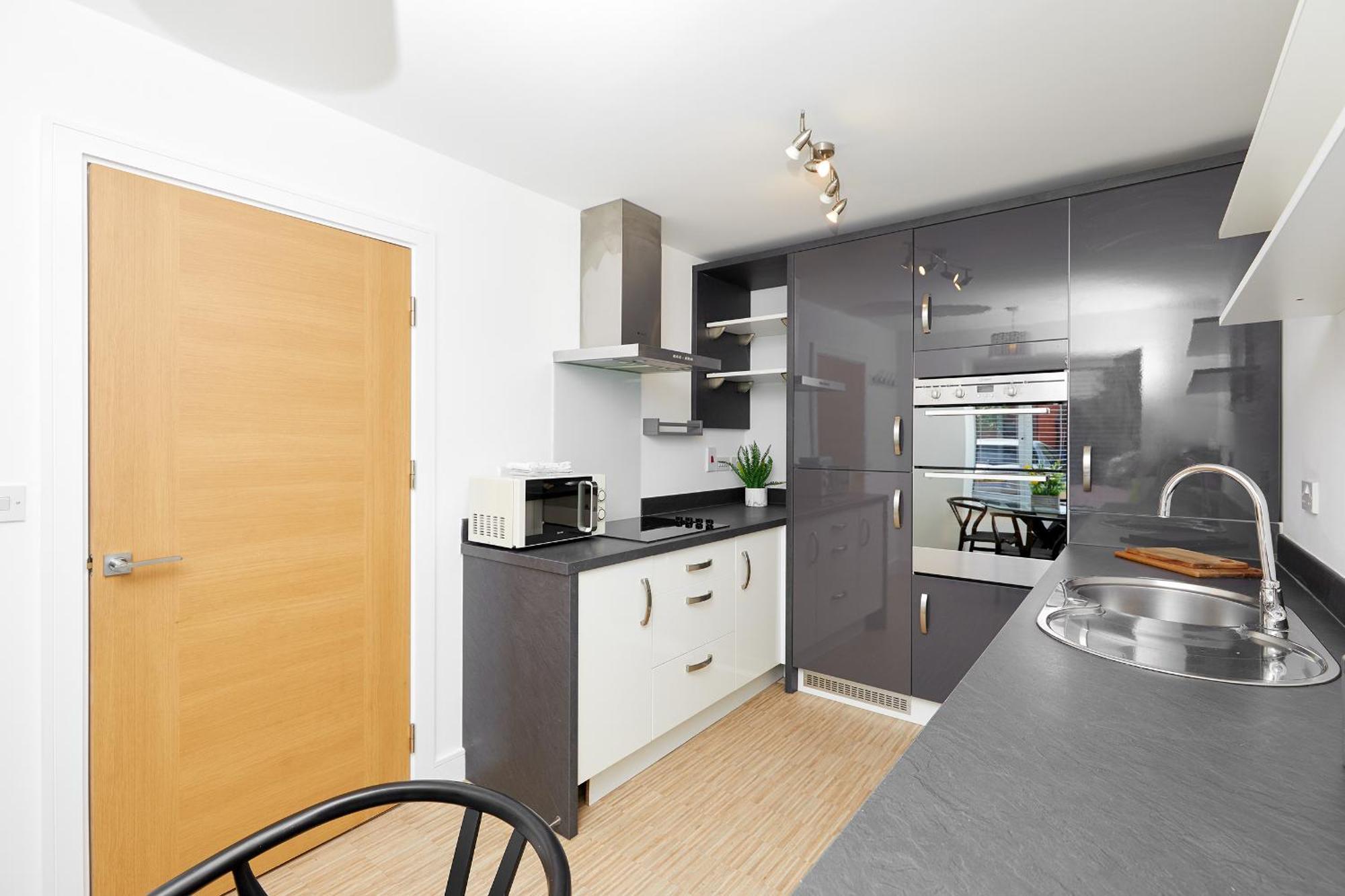 Apartamento 2 Bed Premium House - Driveway Parking - Royal Hospital 3 Mins *